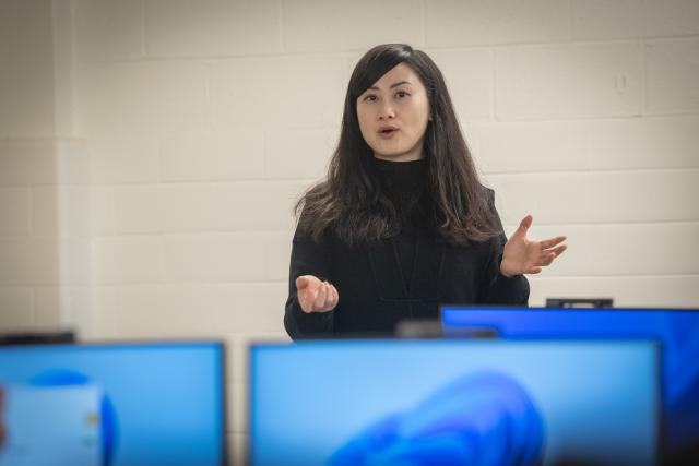Faculty member teaching in the Data Analytics Lab.